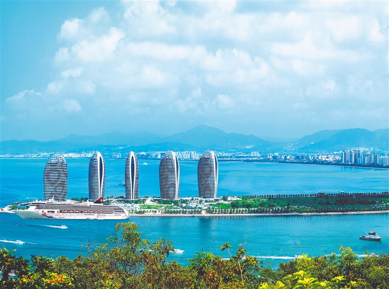 碧海蓝天映奇迹，海南岛的独特魅力